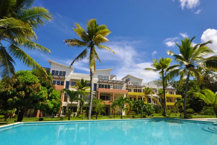 Contemporary 2-Bedroom Pool View Condo in Infiniti Blu