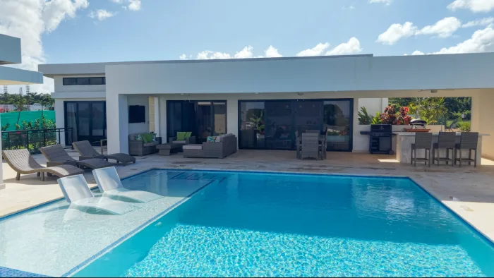 Villa Whitesand | Contemporary 2-Bedroom Villa in Casa Linda