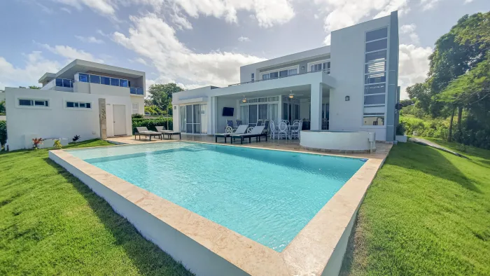 2-3 Bedroom Contemporary Pool Villa | Villa Coralreef at Casa Linda