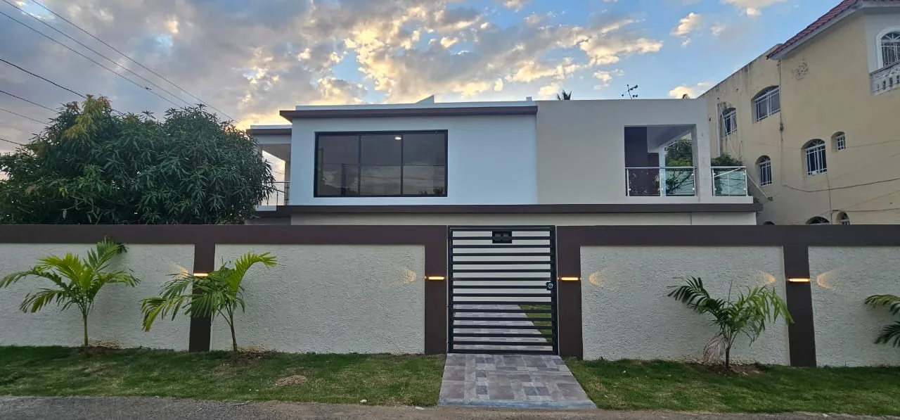 Luxury 4-Bedroom Villa with Private Pool in Costambar